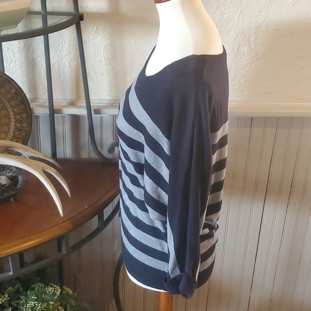 Express* Sweater - Picture 4 of 8